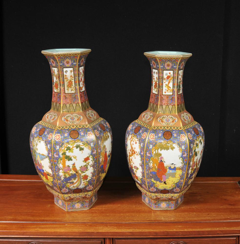 Paire chinois Imari Porcelaine Vases Urnes Floral Arabesques