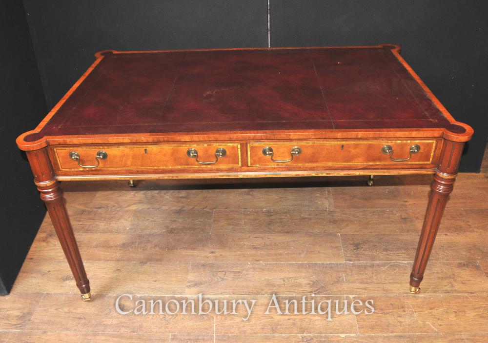 Sheraton Desk in Walnut Writing Table English Meubles