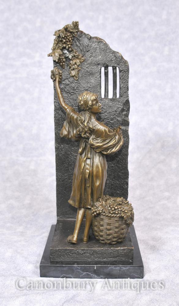Italienne Bronze Girl Grape Picker Statue Art Classique Signée Milo