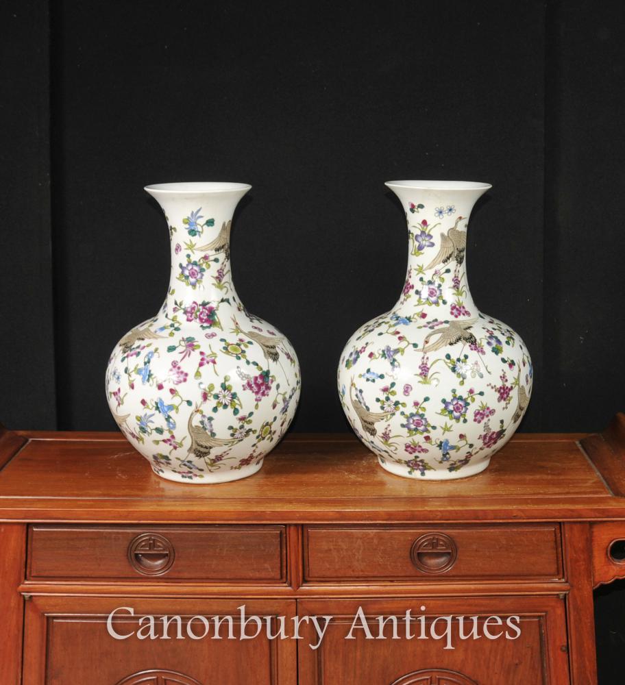 Paire De Porcelaine Jiaqing Chinoise Vases Bulbeux Urnes Cigogne