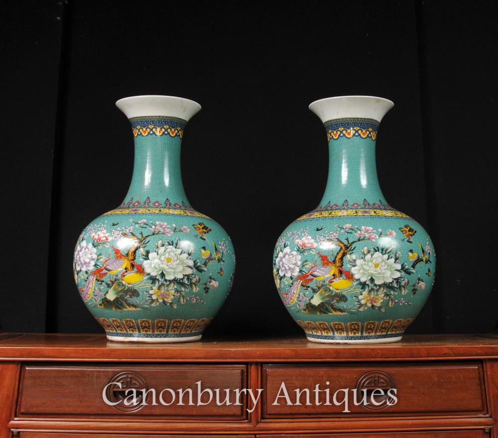 Paire Porcelaine chinoise Jiaqing Bulbes Vases Urnes Famille Rose