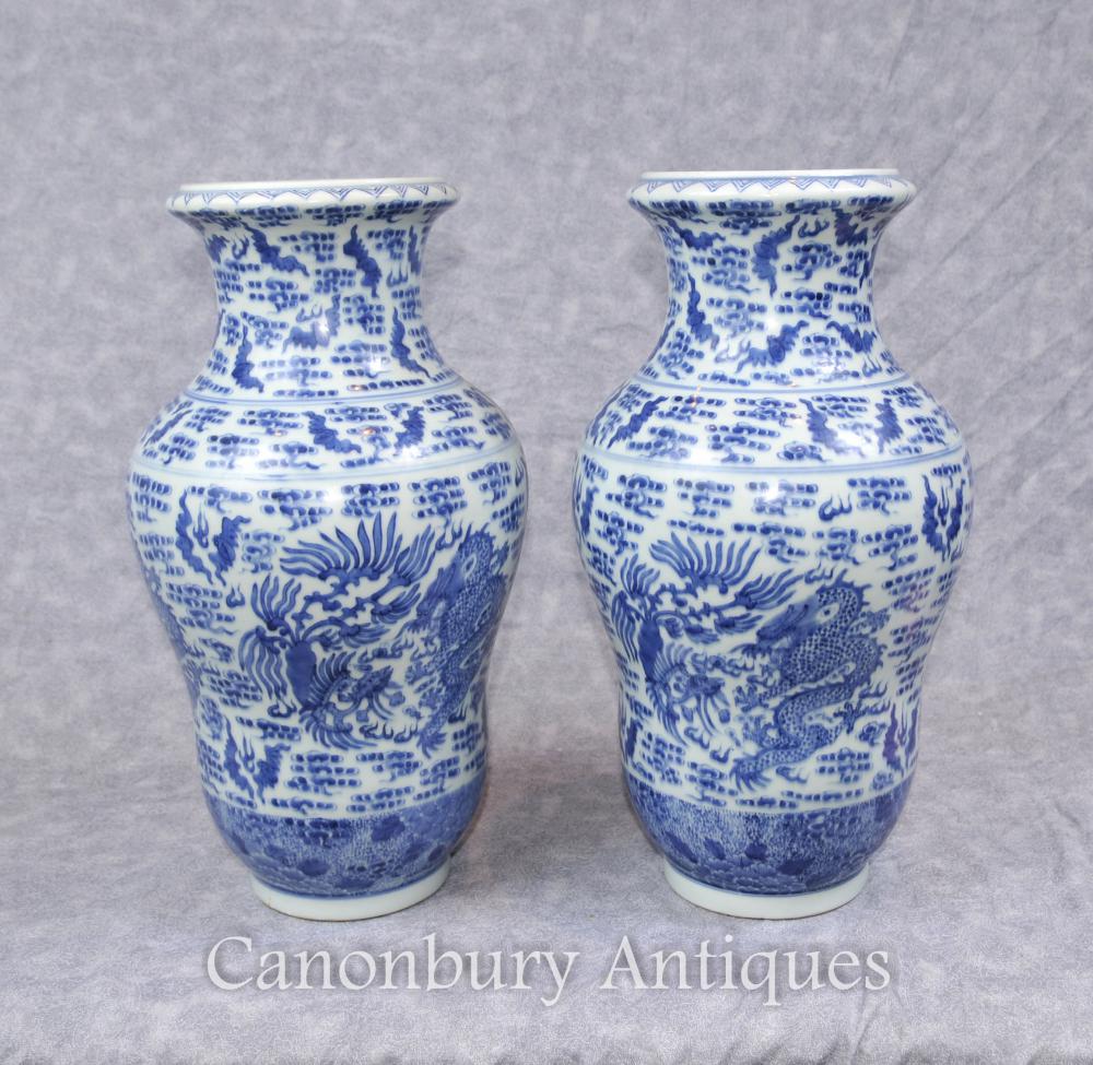 Paire chinoise bleue et blanche Nanking Porcelaine Dragon Vases Urnes