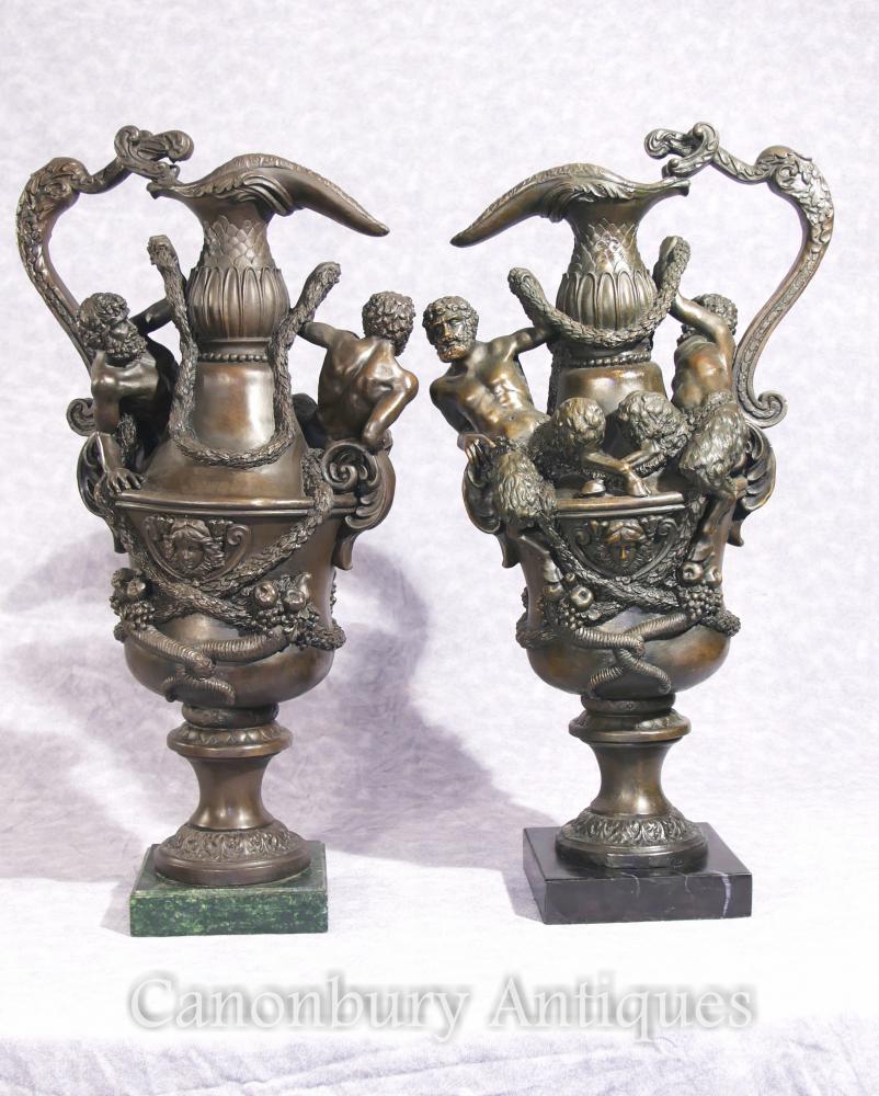 Paire de Bronze français pichets pots urnes faon classique chopes