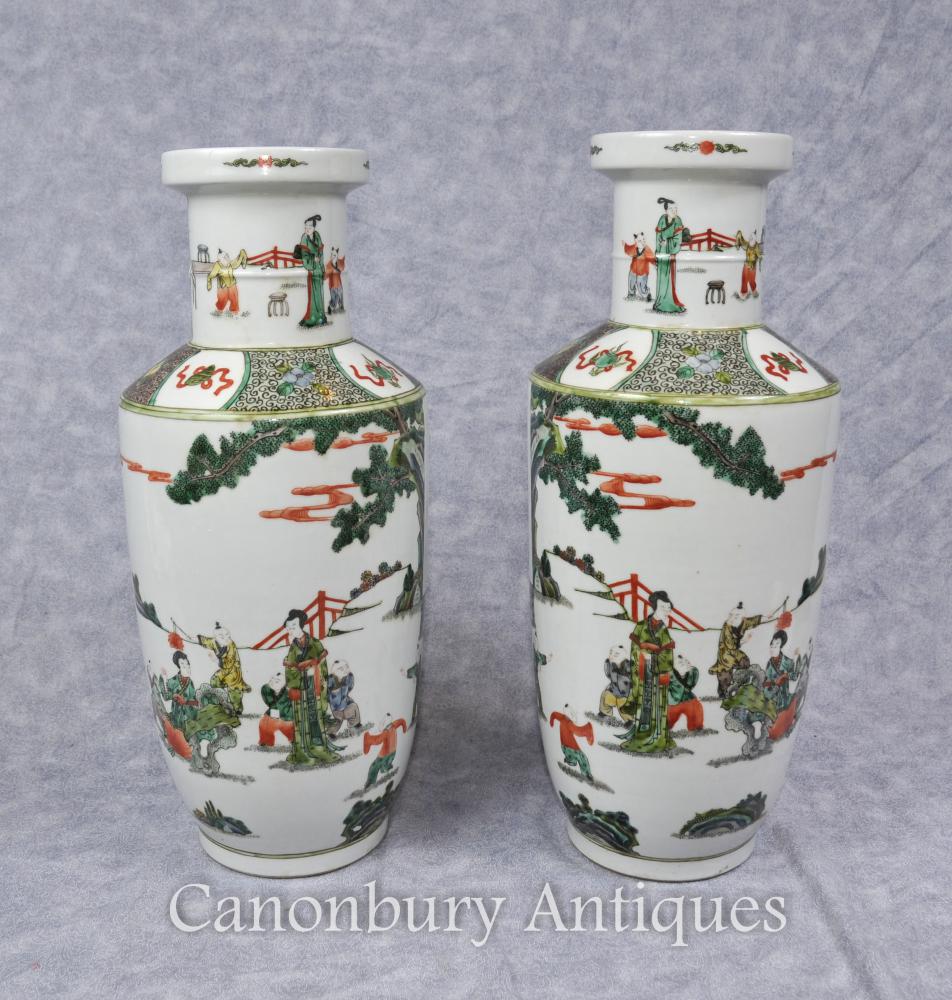 Paire Chinois Qing Famille Vert Urnes en Porcelaine Vases Peints