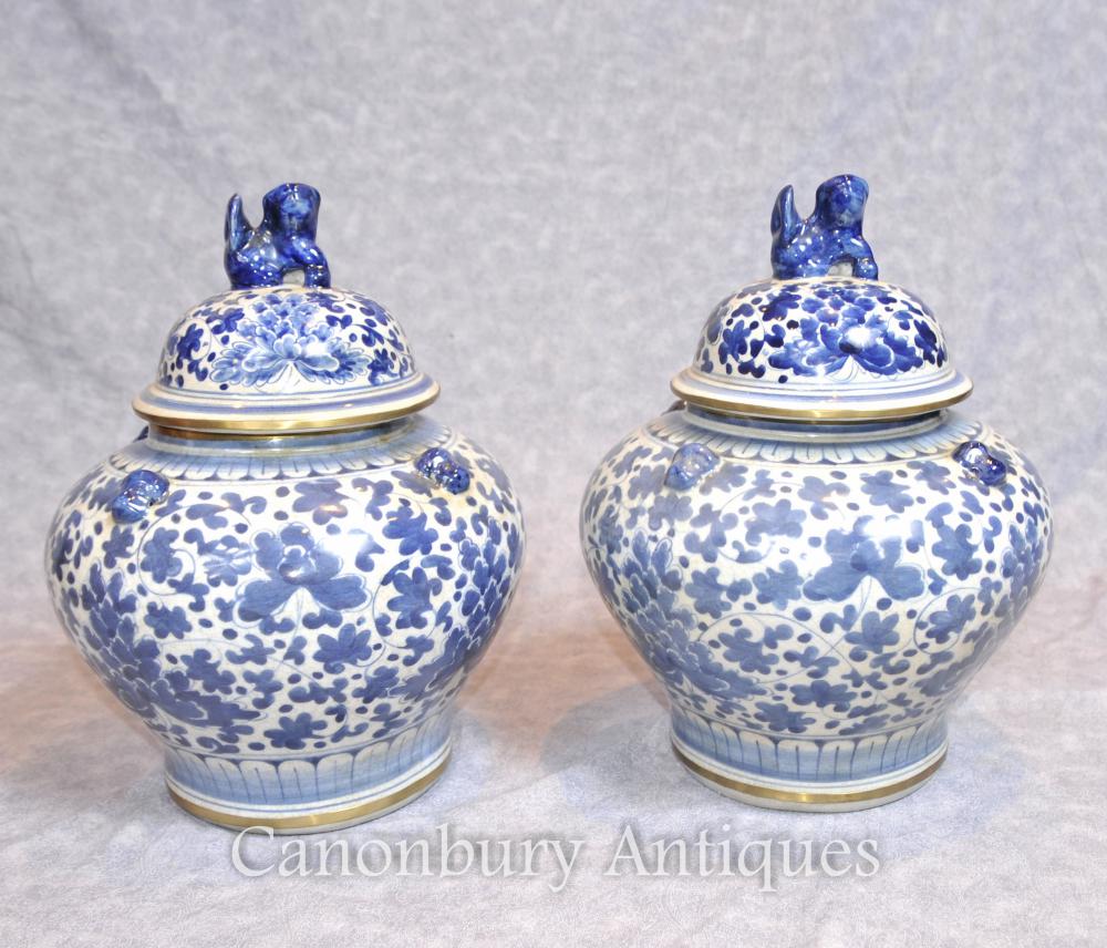 Paire de porcelaine en porcelaine chinoise Urnes couvertes vases bleu et blanc en céramique