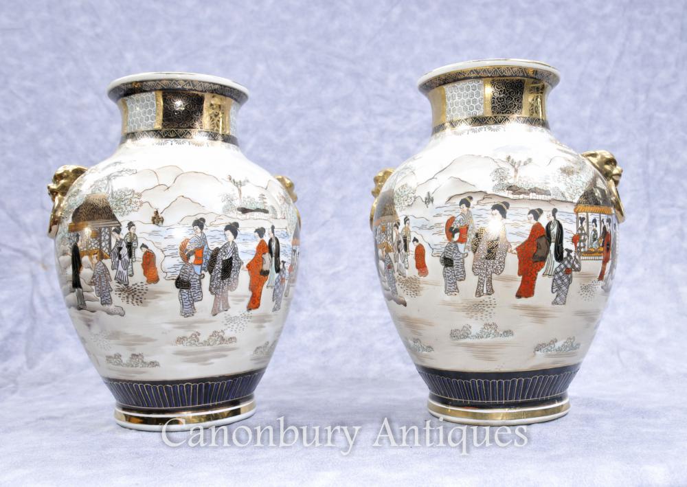 Paire de Satsuma japonais en porcelaine Vases Urnes peint à la main