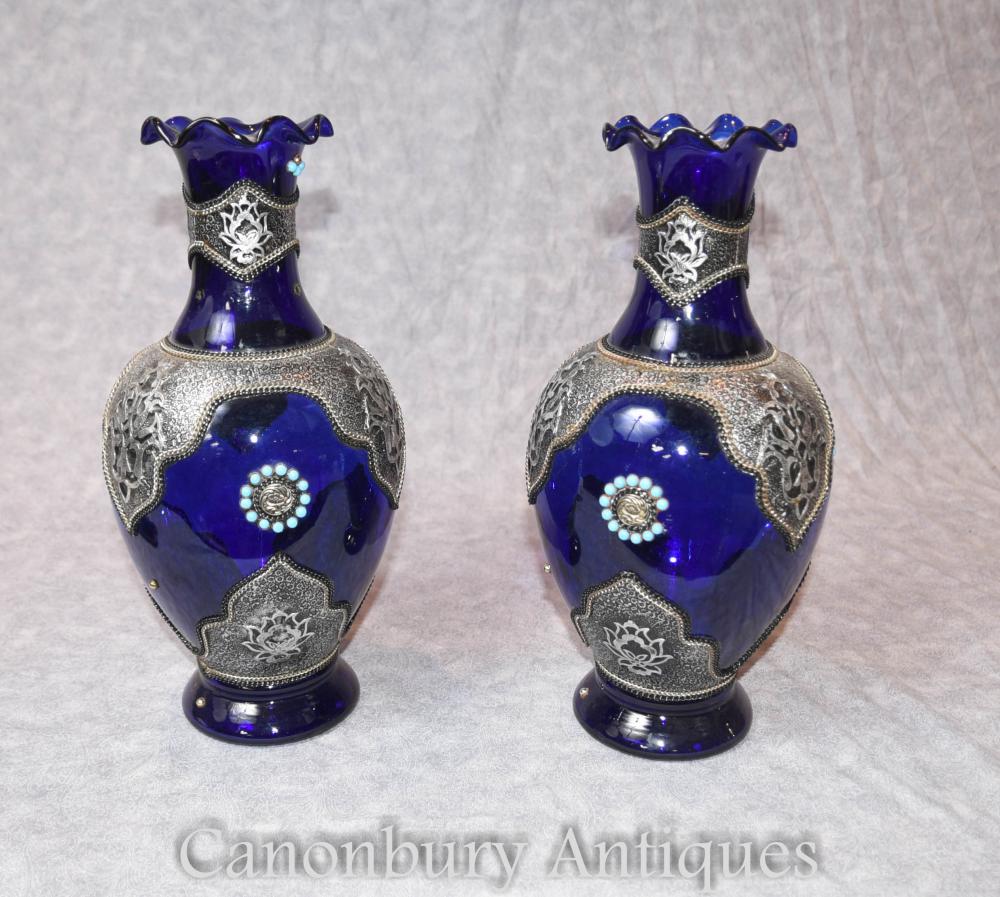 Pair Cobalt Loetz Verre Vases Autrichiennes Urines avec Silver Plate Mounts