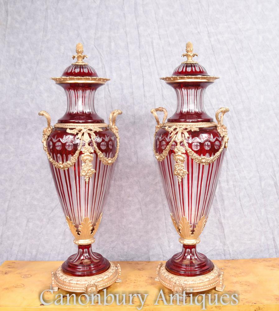 Paire d'empire français Empire en verre Amphore Urns Vases en liasses