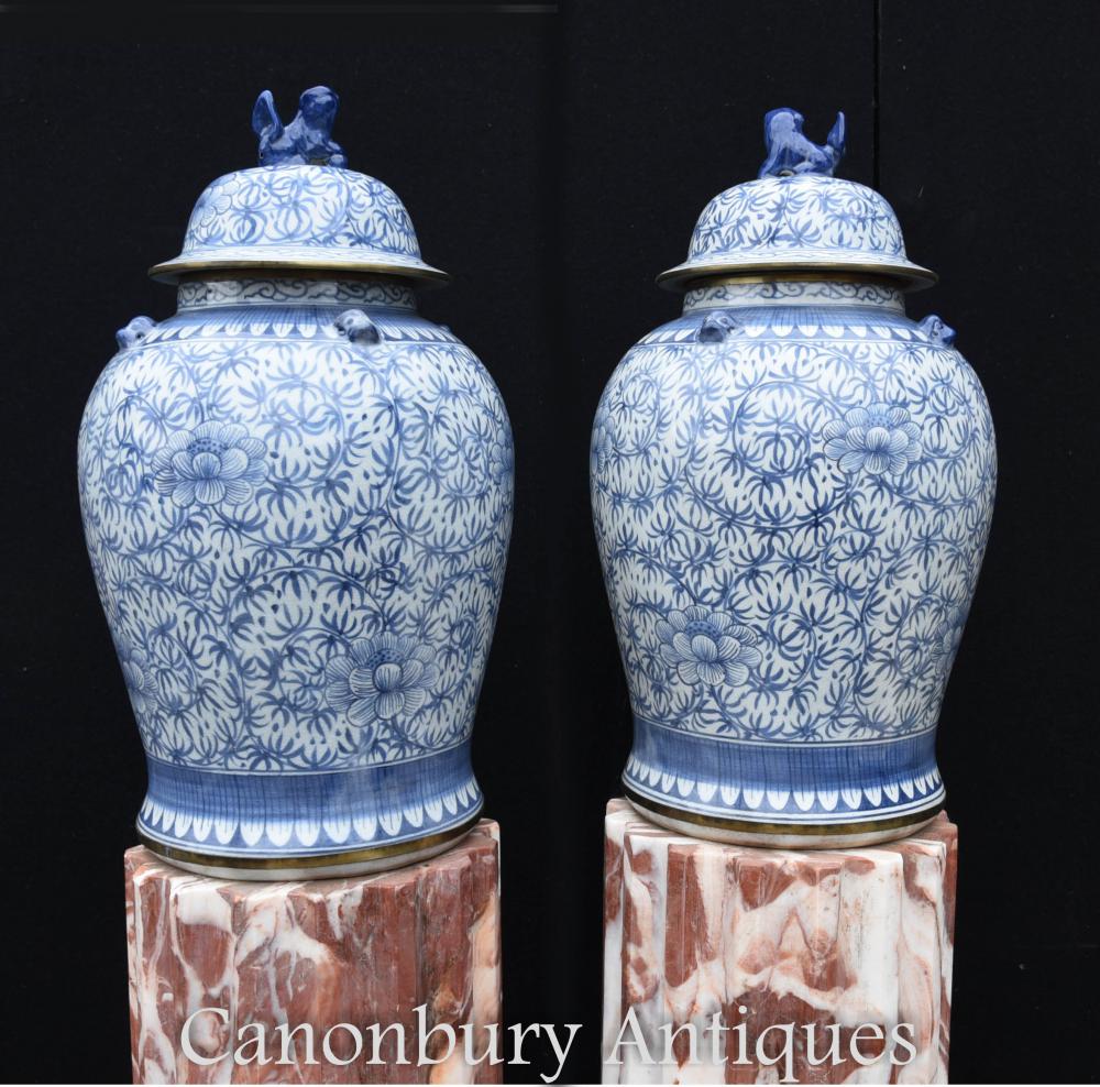 Paire de grands pots de gingembre porcelaine Nanking bleu et blanc urnes à couvercle