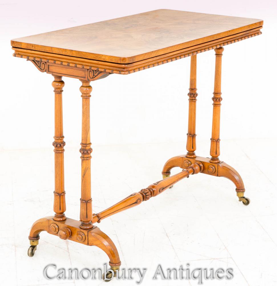 Tables de table à tablette en noyer antique William IV