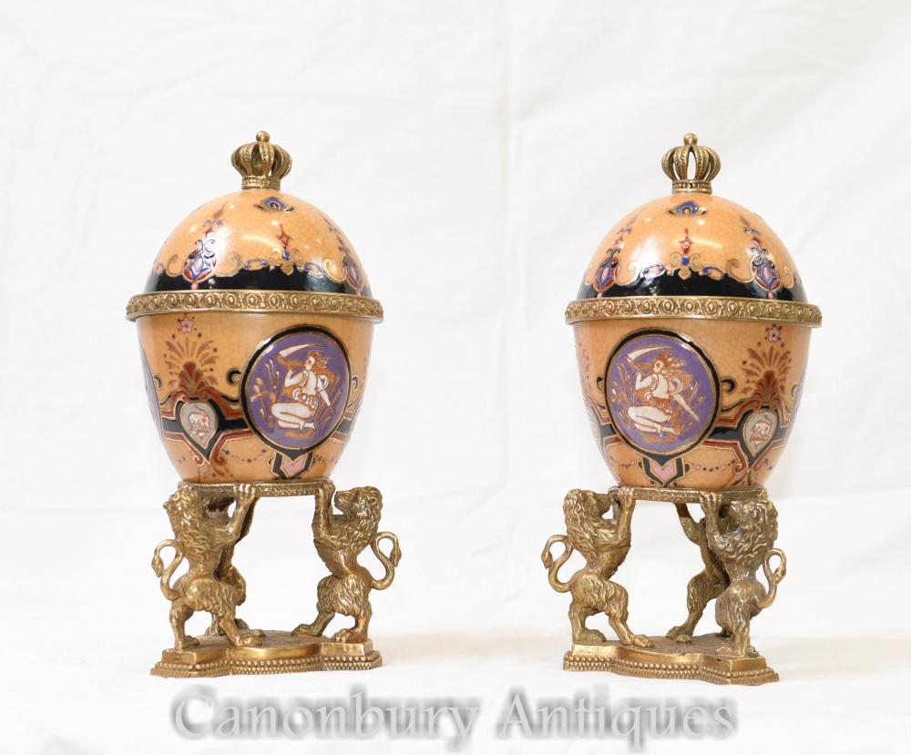 Paire d'Urnes en Porcelaine Empire Empire Vases Lidded Lions