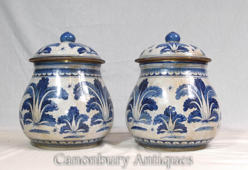 Paire de pots en porcelaine chinoise bleue et blanche Ming Urns Pots