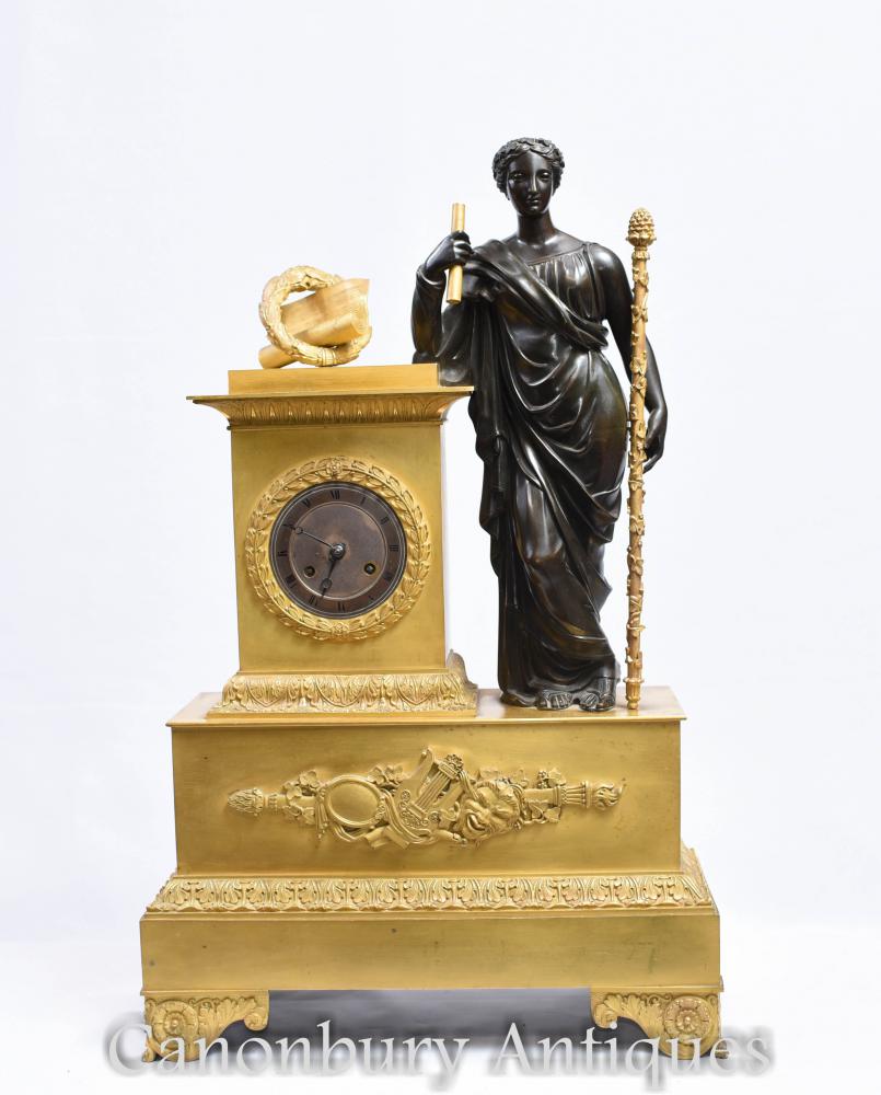 Pendule Antique en Bronze Doré et en Bronze Doré