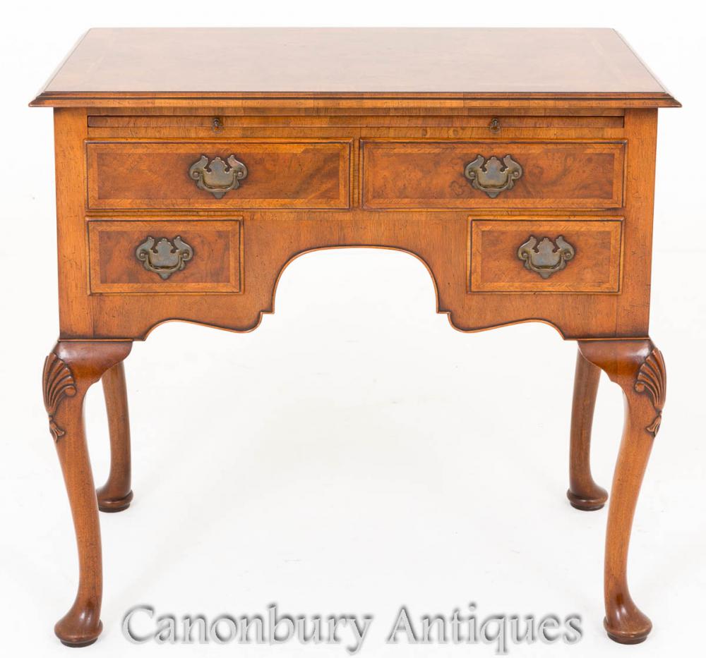 Noyer Queen Anne Buffet Lowboy