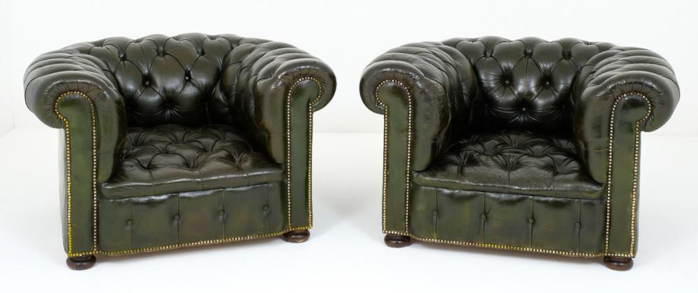 Paire de fauteuils à bras profond en cuir antique