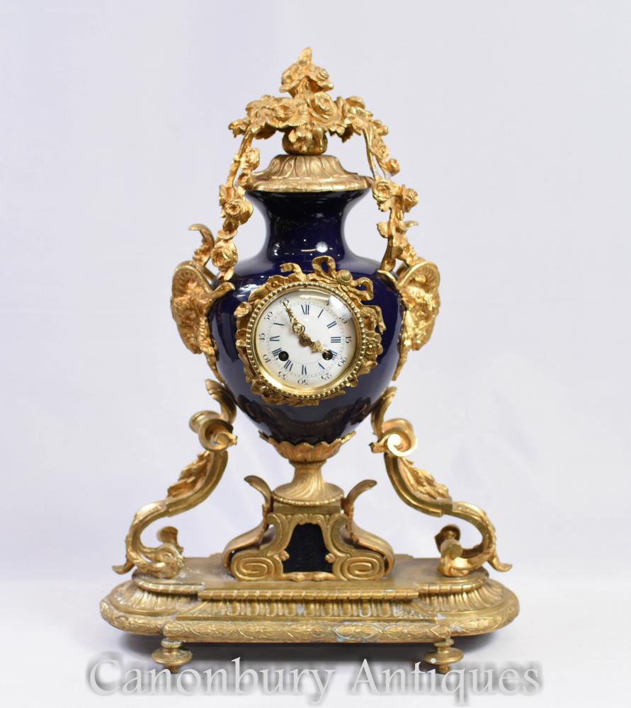 Pendule de style Empire en bronze doré et horloges en porcelaine