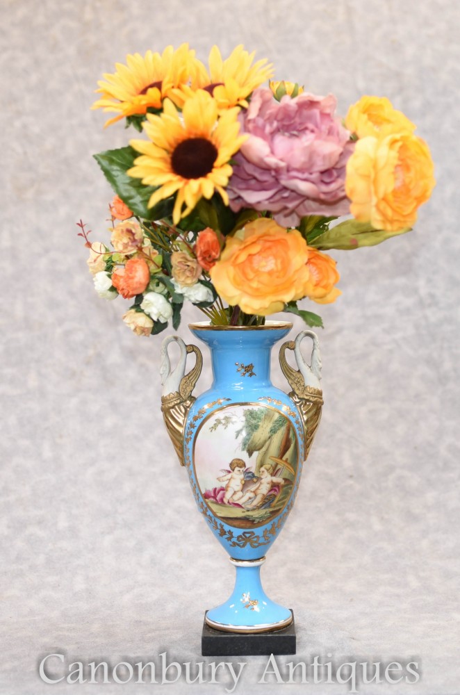 Urne En Porcelaine De Sèvres - Vase Chinois