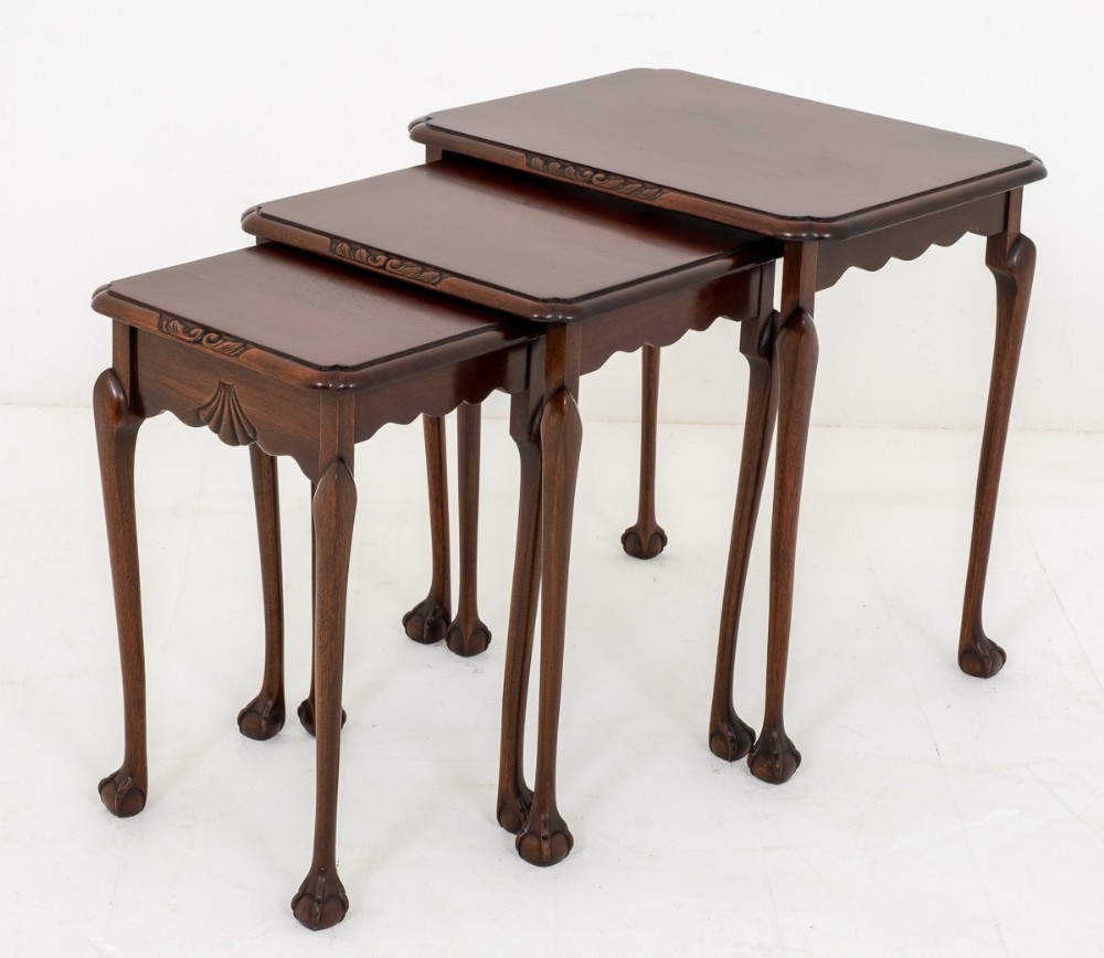 Nid de tables Chippendale - Table d'appoint en acajou