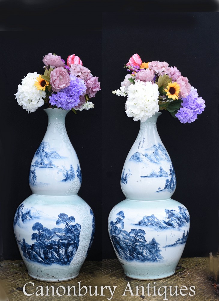 Paire de vases en porcelaine de Chine Ming - Urnes Double Gourde Bleue et Blanche