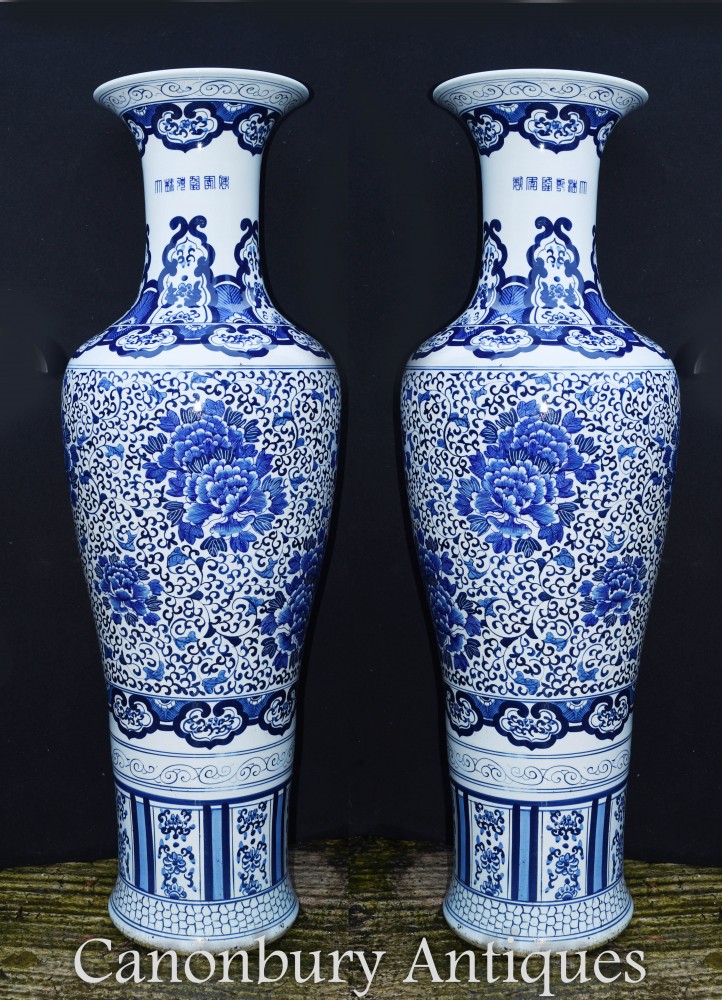 Paire d'urnes en porcelaine de Chine - Vases Ming Bleu et Blanc