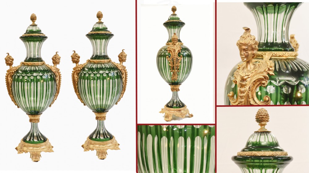 Paire De Vases En Verre Vert Français - Urnes Empire Ormolu