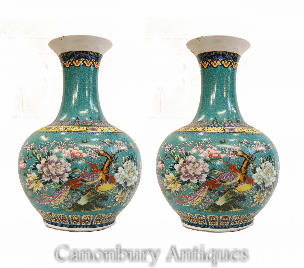 Paire de vases en porcelaine chinoise - Forme Qianlong Shangping