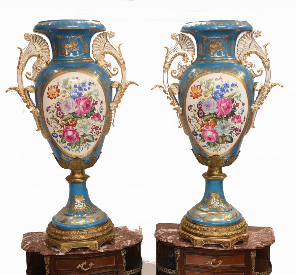 Paire Vases Porcelaine De Sèvres Français Grandes Urnes