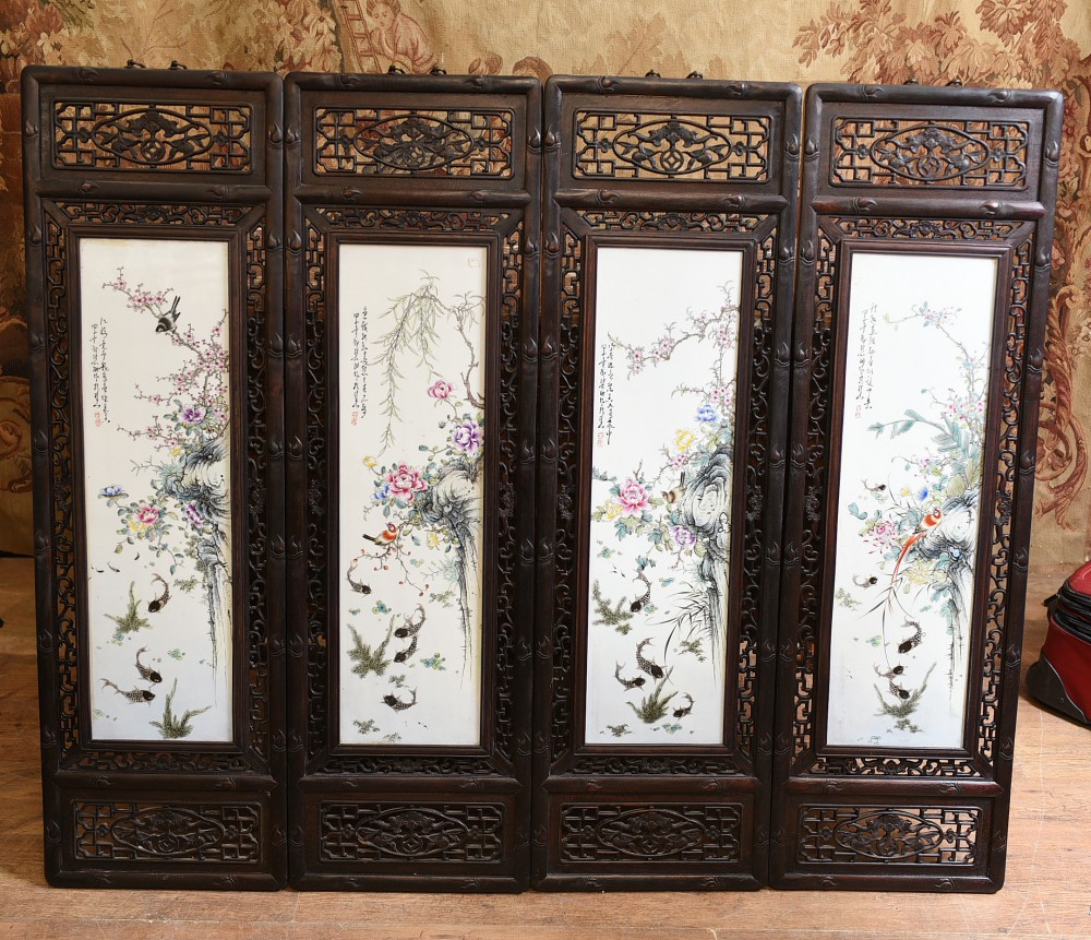 Plaques en porcelaine de la Famille Rose Cadre en bois dur de poisson chinois