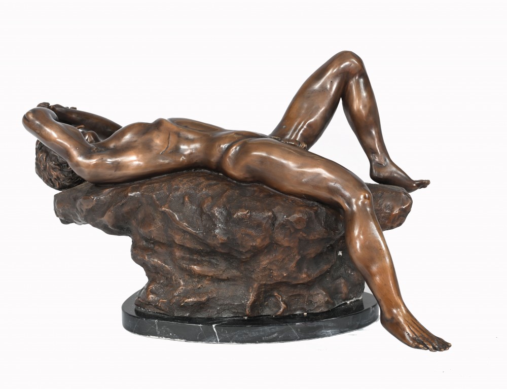 Statue de nu masculin en bronze, figurine allongée, moulage classique