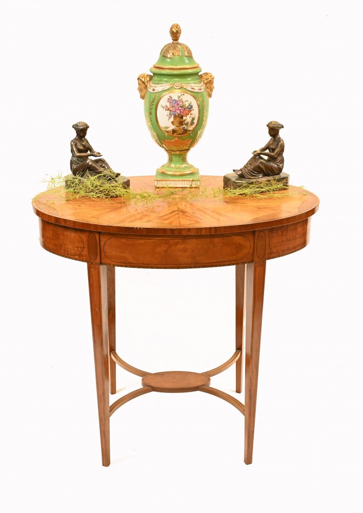 Table d'Appoint Edouardienne Tables d'Appoint Ovale Satinwood 1910