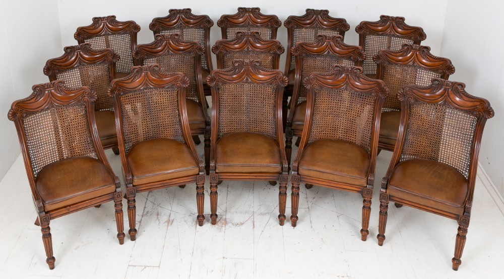 Ensemble de chaises de salle à manger Regency à dos de canne