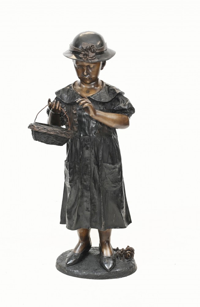 Statue de fille en bronze victorienne Statue de fleur Casting Costermonger