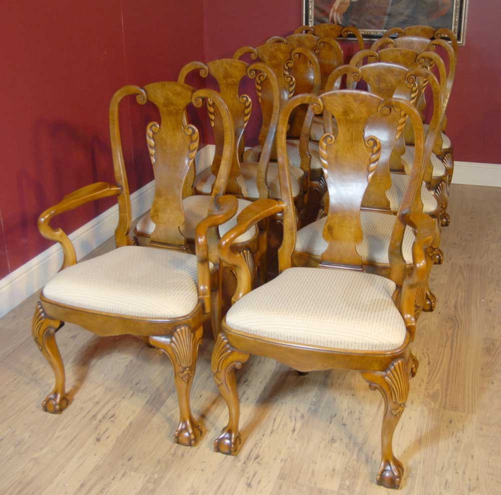 10 chaises de salle à manger anglaises en noyer Queen Anne