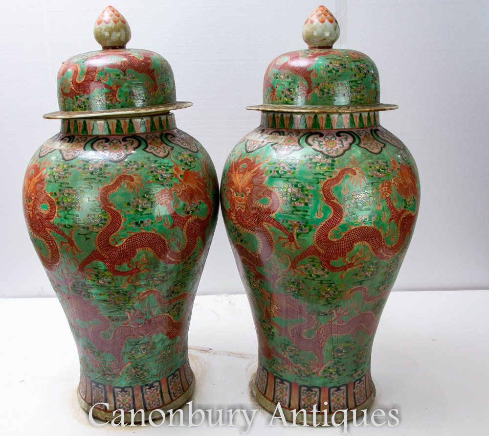 Paire d'Urnes Dragon en Porcelaine Chinoise - Famille Noire Vases Temple Jar