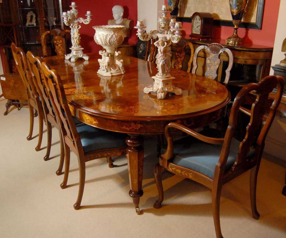 Table à manger en marqueterie italienne de 8 pieds et 8 chaises Queen Anne