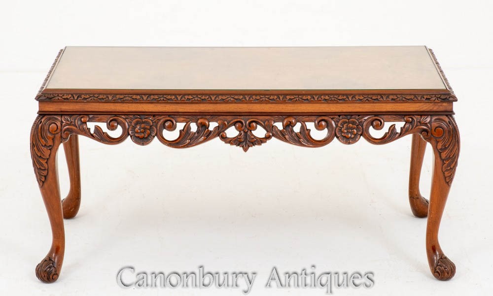 Table basse sculptée antique Queen Anne