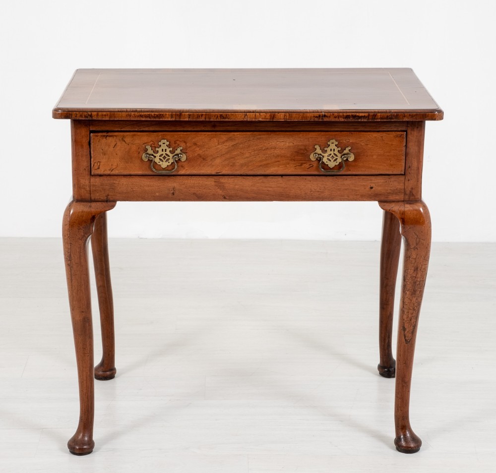 Table d'appoint en acajou Queen Anne Lowboy