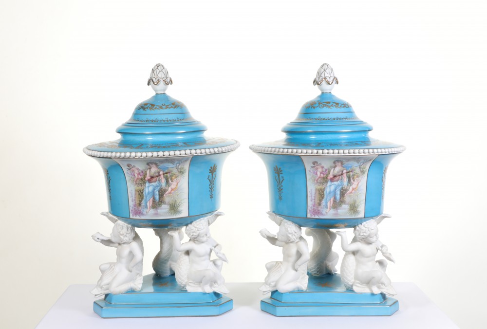 Paire Sevres Comports Vases Porcelaine Bisque Angelots