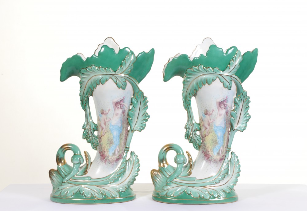 Paire Vases En Porcelaine De Sèvres Corne D'Abondance Angelots