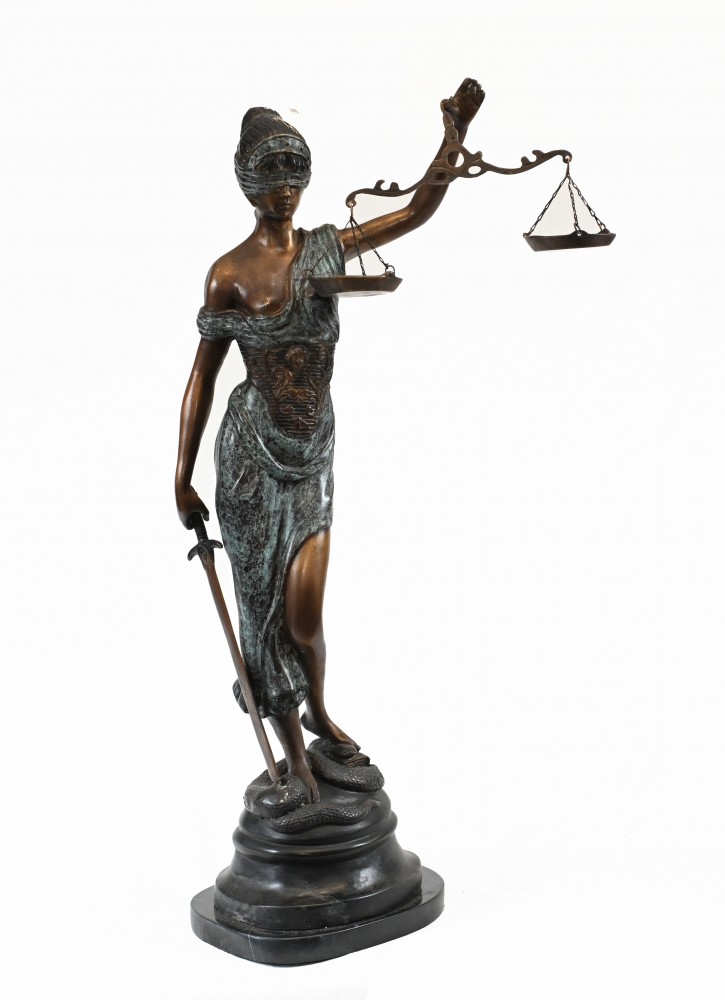 Statue en bronze Lady Justice Casting Legal Scales