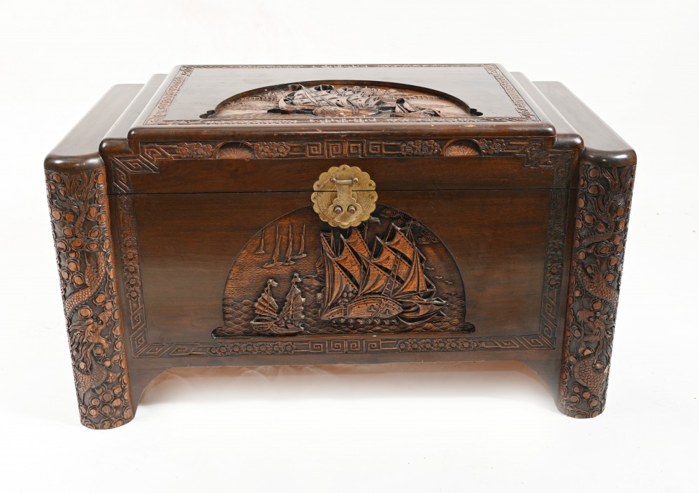 Coffre Chinois En Camphre Sculpté Antique Box Trunk Hong Kong