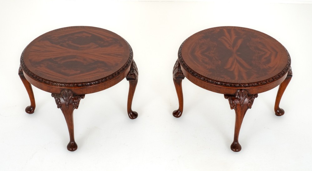 Paire de tables basses Chippendale boule et griffe en acajou