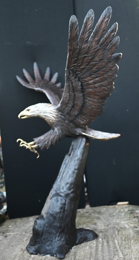 Statue géante en bronze d'aigle américain oiseau chauve