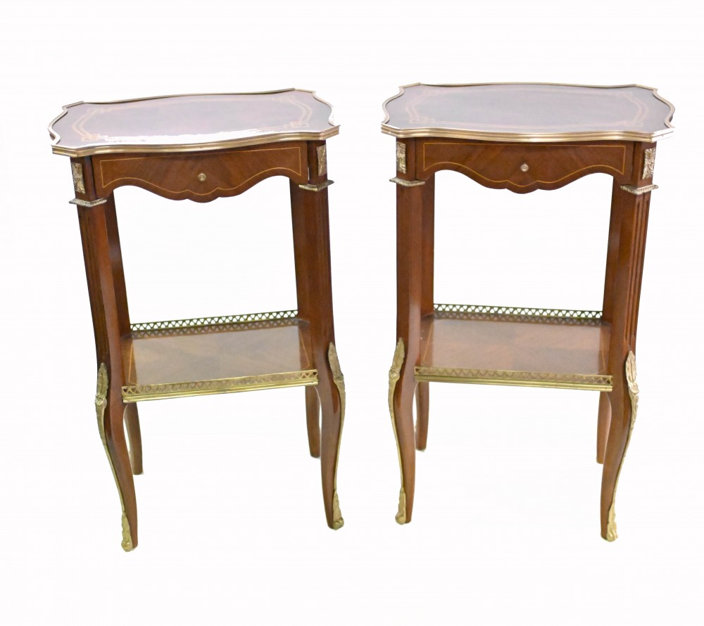 Paire De Tables De Cocktail Françaises Côtés Louis XVI