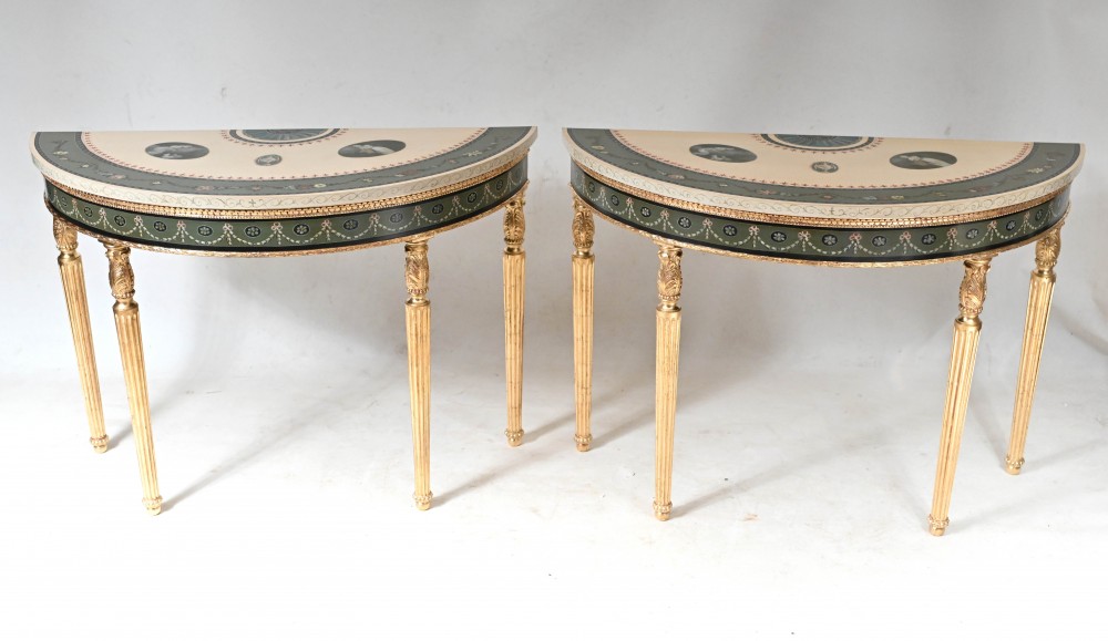 Paire de tables consoles Adams, plateaux peints dorés Demi Lune