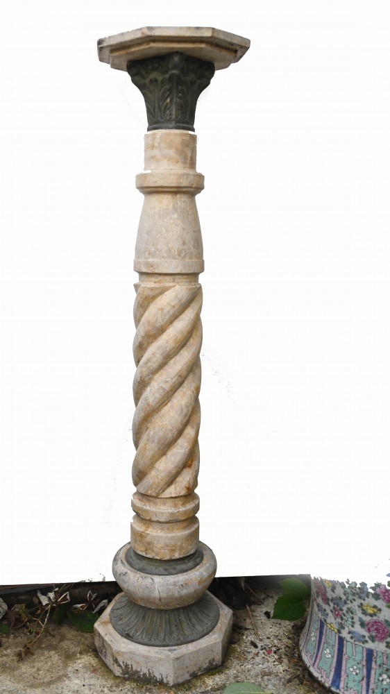 Table à colonnes en spirale sur pied en marbre italien