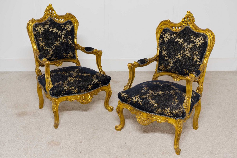 Paire De Fauteuils Dorés Français Rococo Sculpté