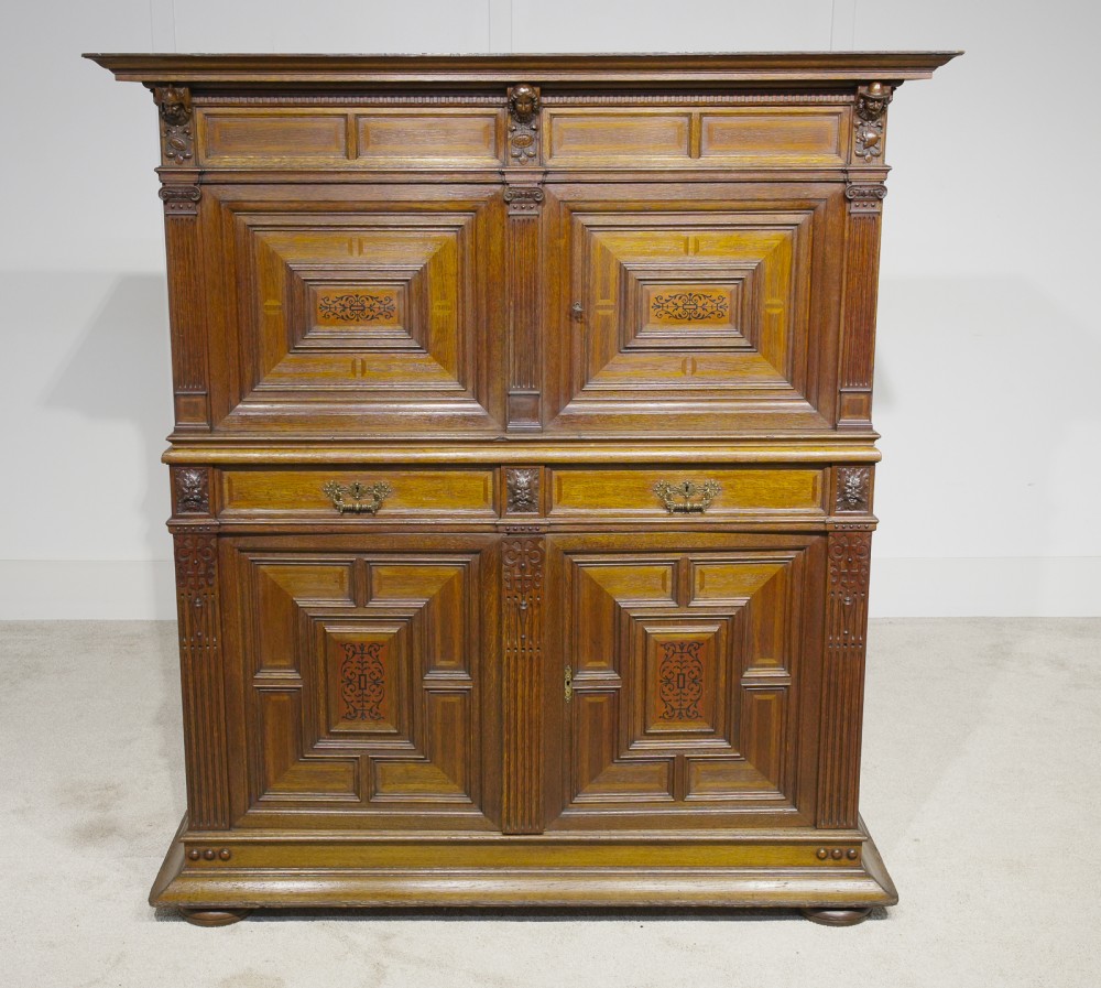 Armoire à Boissons Victorienne en Chêne Sculpté 1880