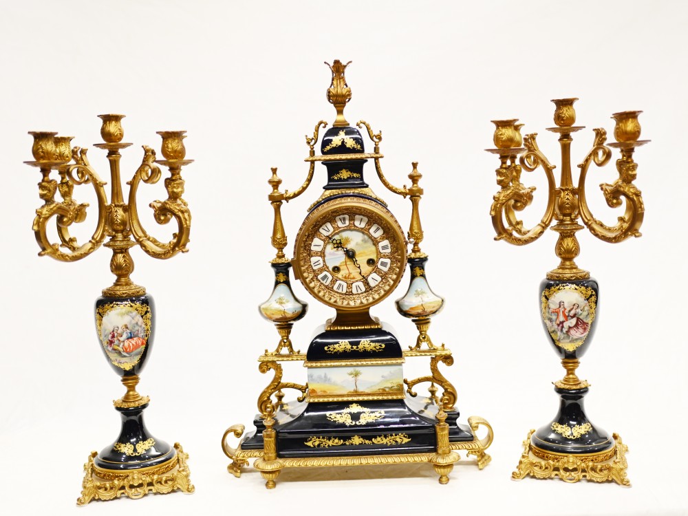 Ensemble d'Horloge Française Garniture Candélabres Porcelaine Florale