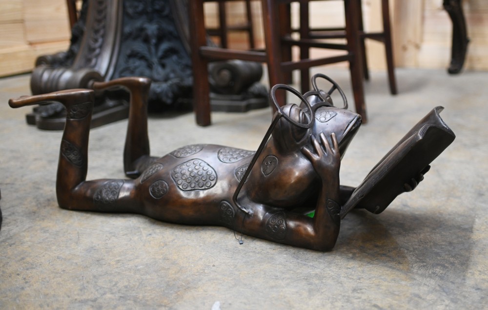 Fontaine en bronze avec grenouille et crapaud lisant un étang de jardin